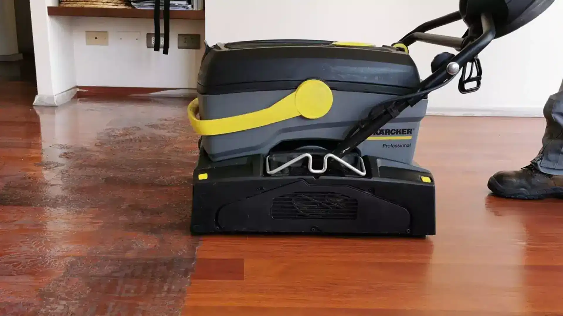 limpieza de pisos laminados con maquina
