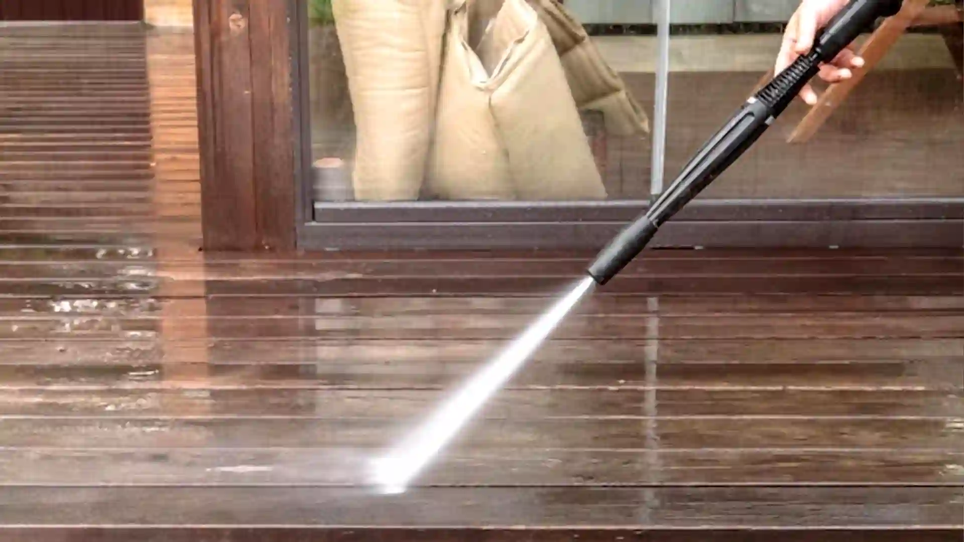 Mantenimiento de Pisos de Parquet 2 limpieza de pisos de parquet en exteriores