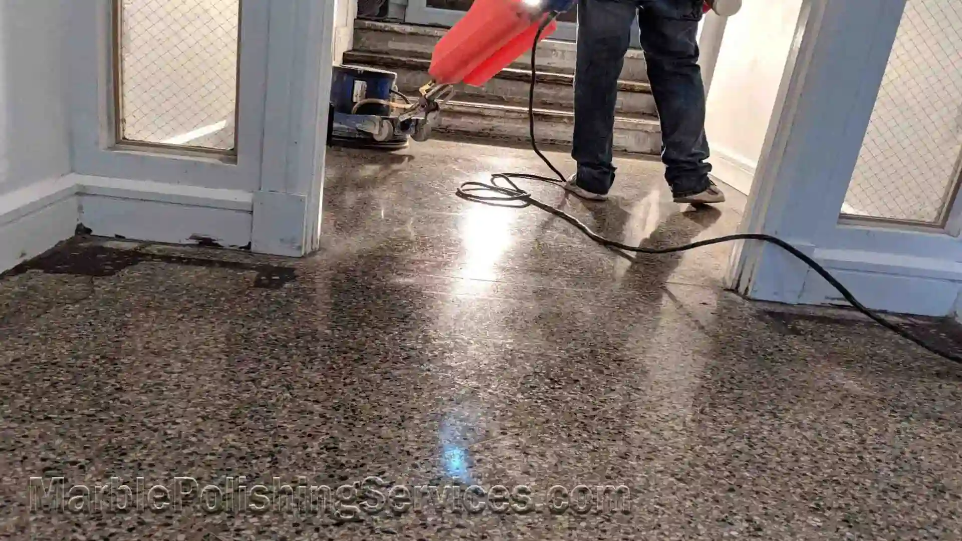 Limpieza de Pisos de Terrazo 2 limpieza de pisos de terrazo en exteriores